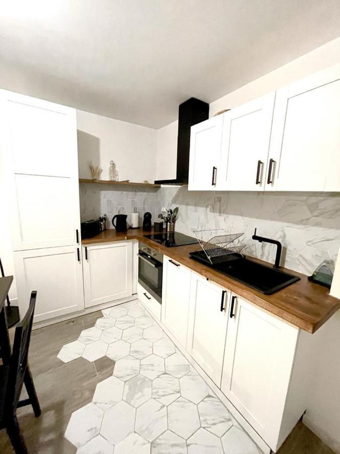 Joli T4 Renove Climatise Entre St Charles/Le Vieux-Port Apartman Marseille Kültér fotó